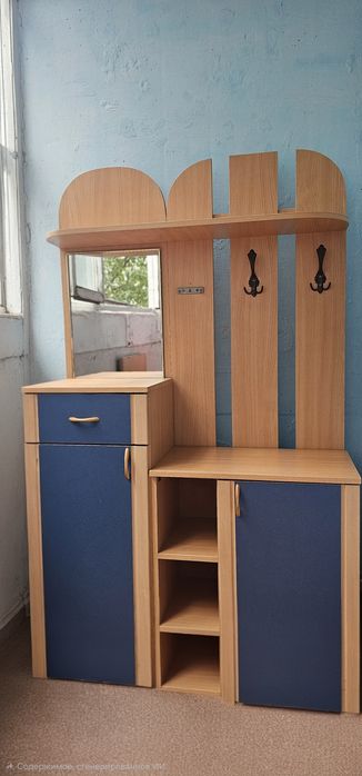 Продам Прихожую.