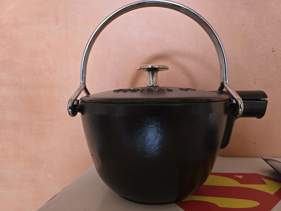 Чугунен Чайник на Staub