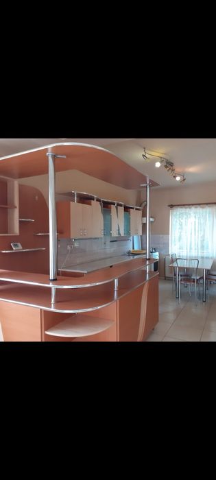 Proprietar .închiriez apartament 3 camere+garaj zona Piața Spitalului