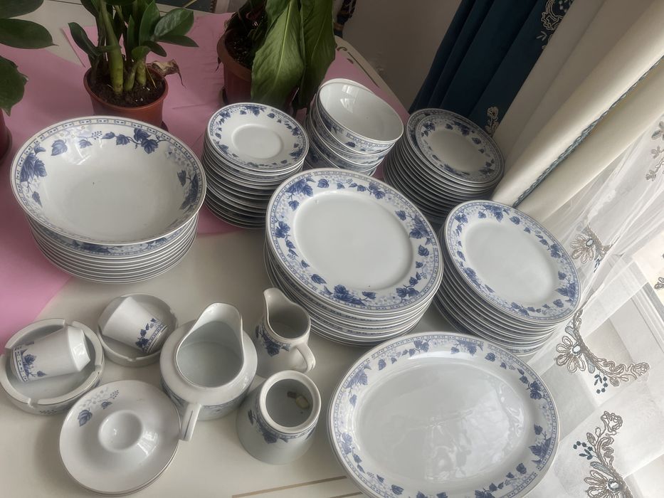 Срочно с переездом продается тарелки наборы