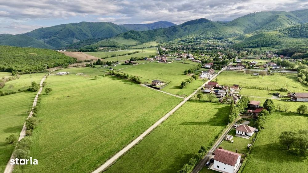 Teren intravilan 1000 mp Tocile, panoramă superbă spre munți