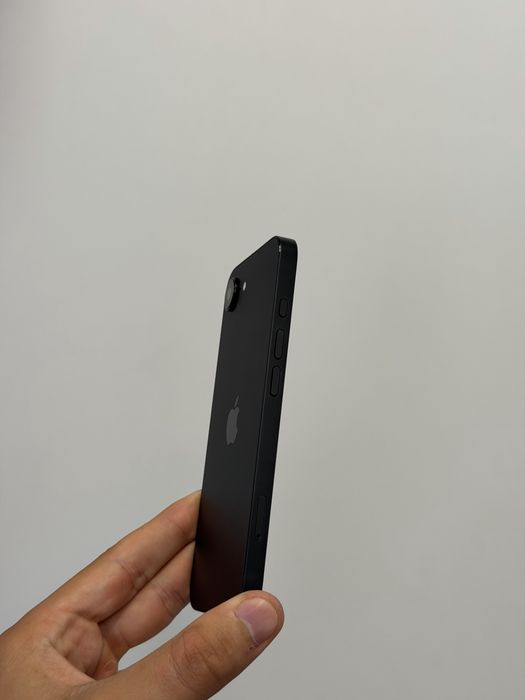 iPhone 16e - 8 цикъла