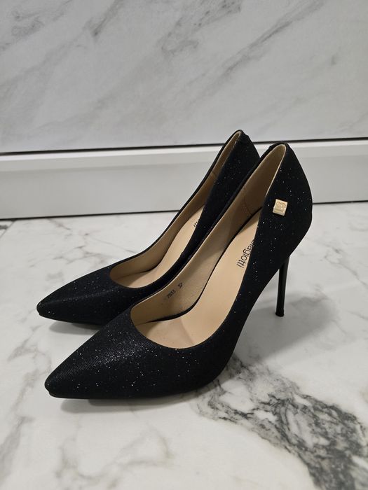 Laura Biagiotti - Обувки на ток