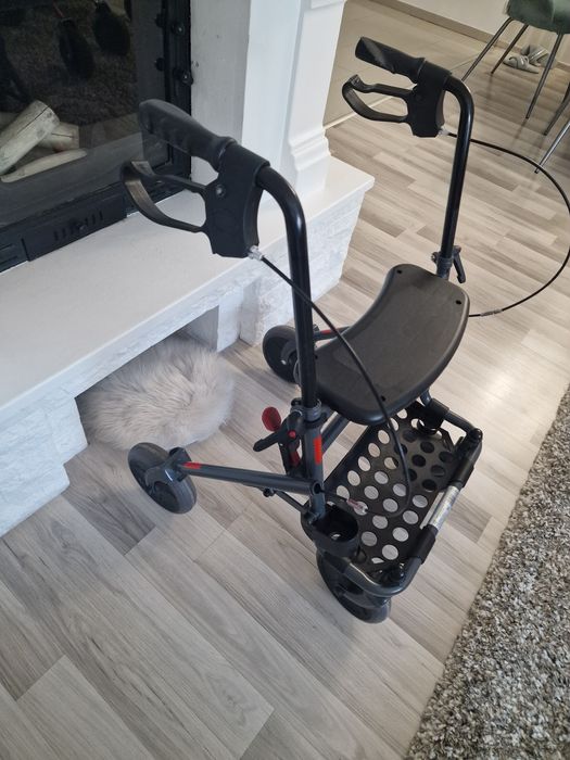 Vând rolator pentru persoane vârstnice sau cu dizabilități