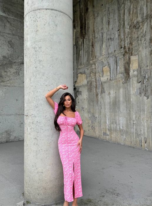 Розова рокля на цветя