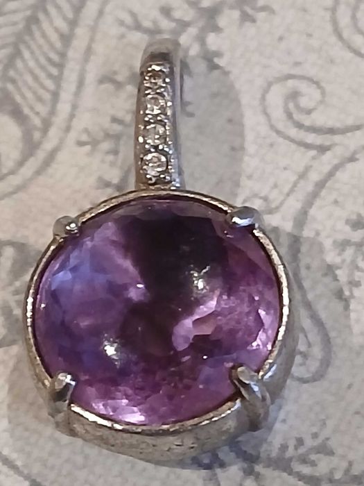 Сребърен медальон с аметист алпиноит и цирконий