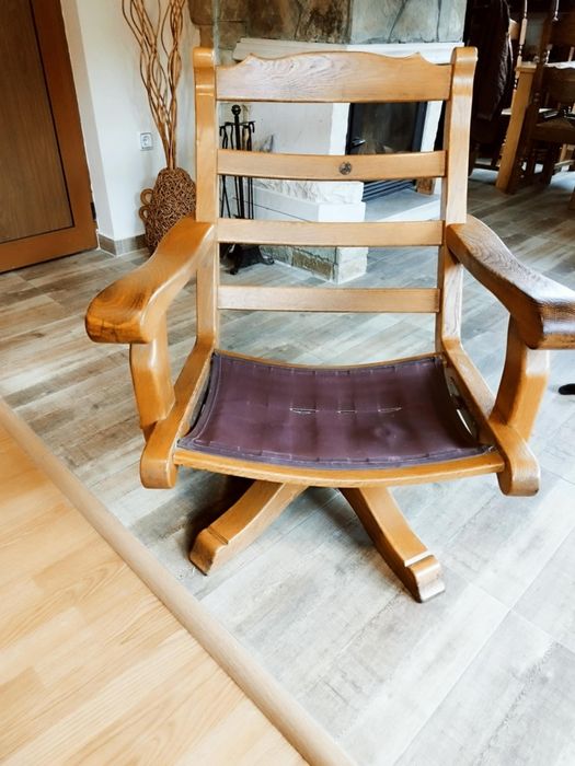 Въртящ стол с подлакътници