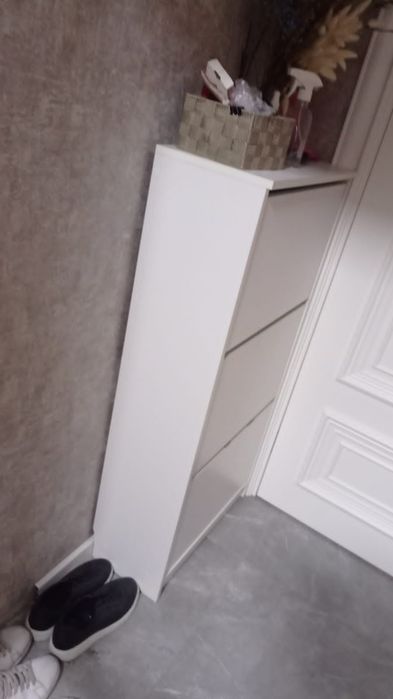 Обувница, галошница.