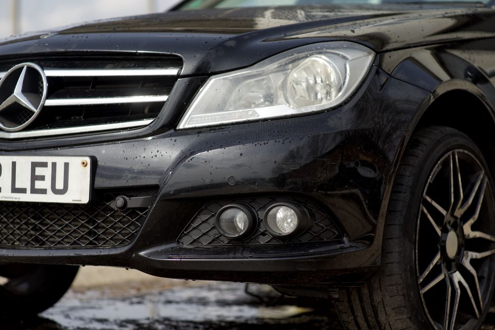 Bara fata Mercedes C W 204 facelift negru C197 volan scaun cotiera far