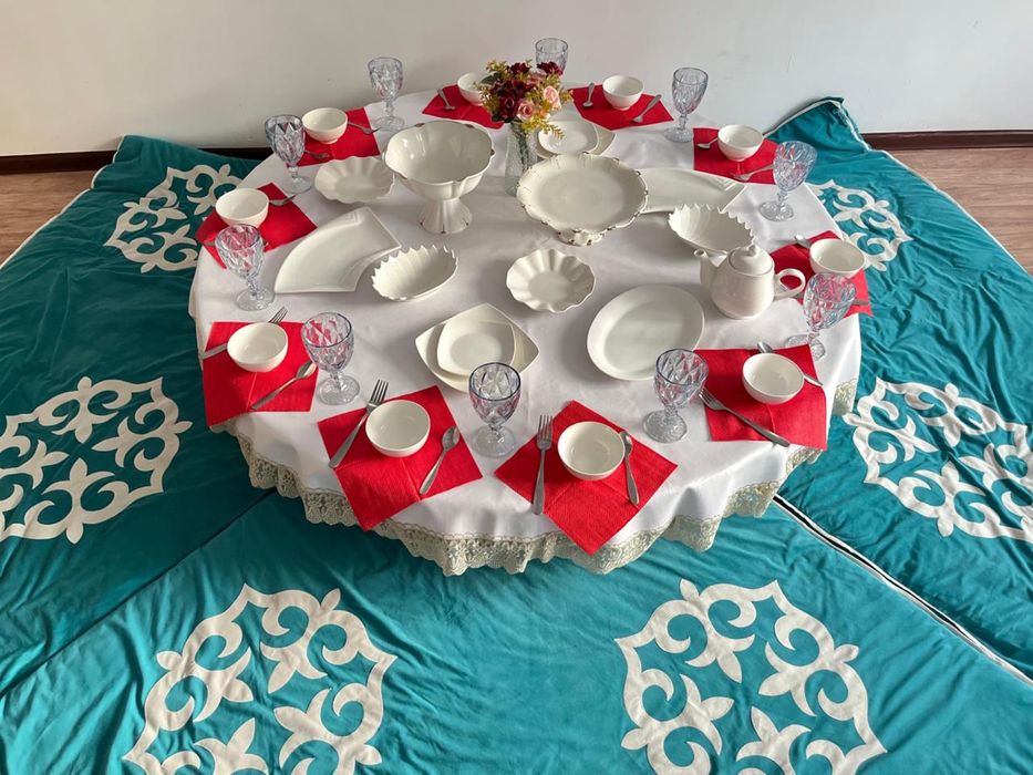Арендаға дөңгелек стол дастархан,көрпе, ыдыс аяғымен беріледі