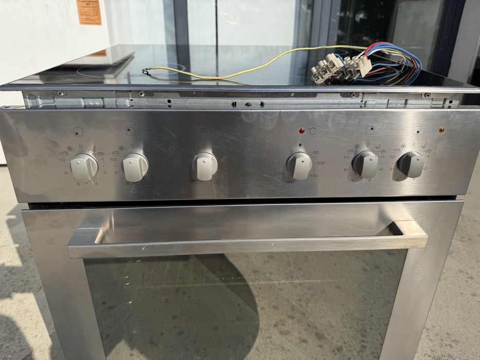 Фурна за вграждане с керамичен плот Whirlpool Инокс