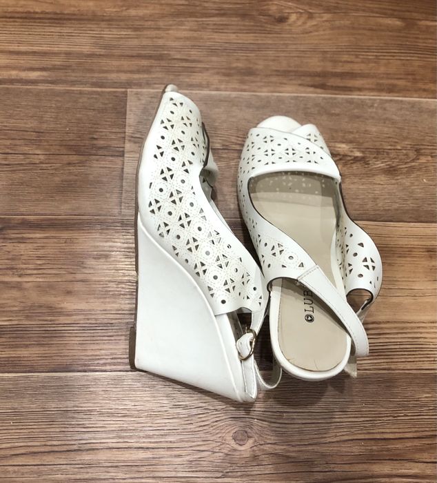 Босоножки белые размер 40