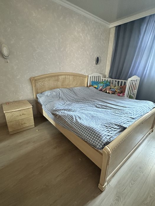 Продам кровать с двумя тумбочками