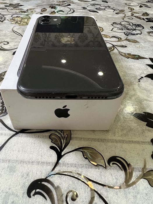 Продам IPhone 11 128gb идеал
