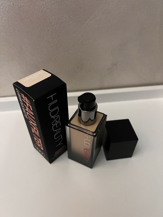 Fond de ten Huda Beauty