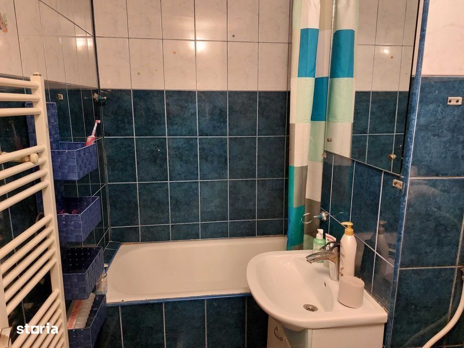 De vânzare apartament 3 camere decomandat et intermediar