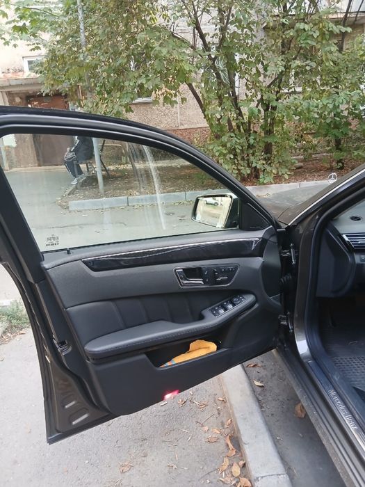 Машина(мерседес)