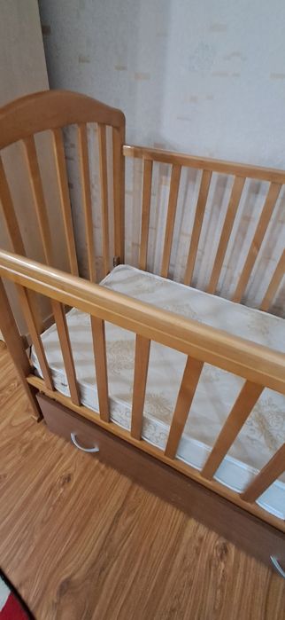 Продам детскую кроватку-маятник