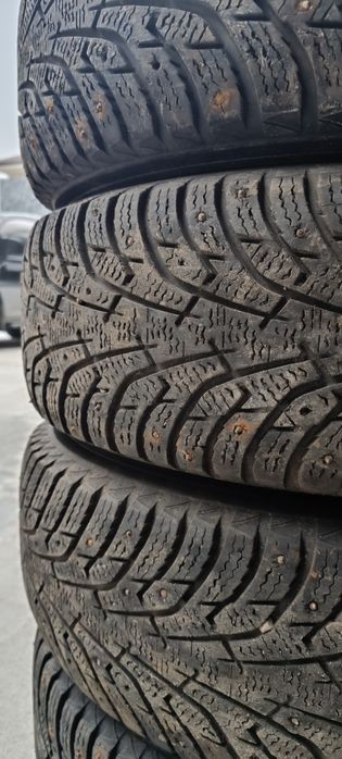 Зимние шины , с дисками . Максис