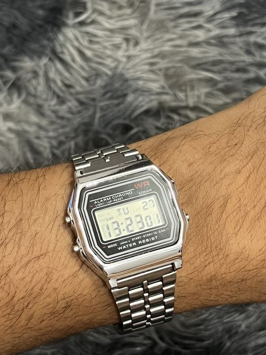Ceas electronic retro