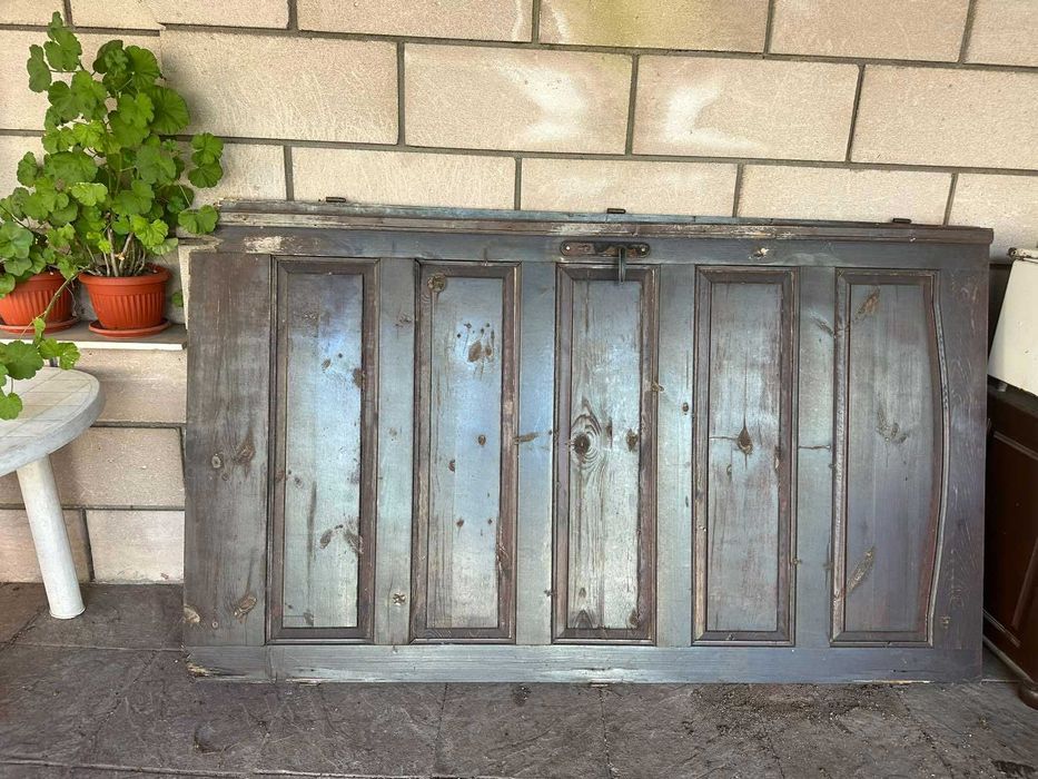 Гаражни дървени врати