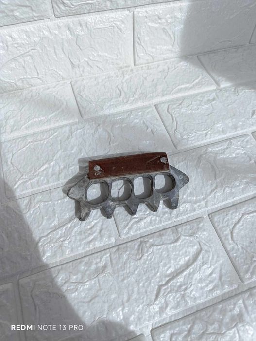 Стар плътен метален бокс