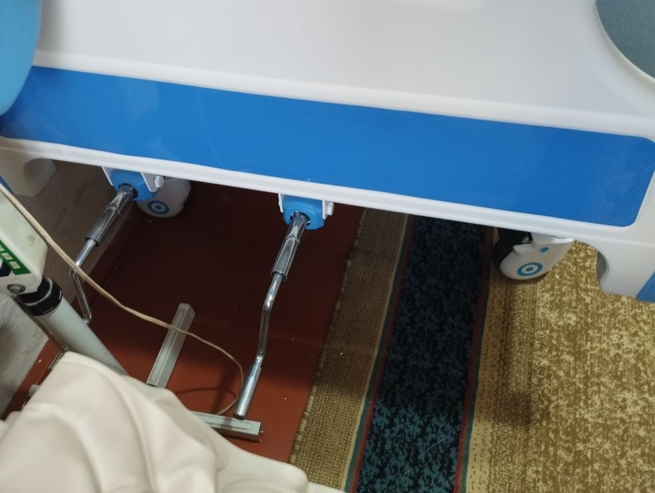 Кровать для больных палатная с двумя подъёмными механизмами