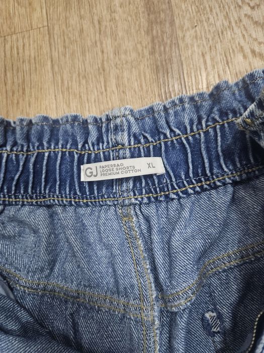 Продам джинсовые шорты