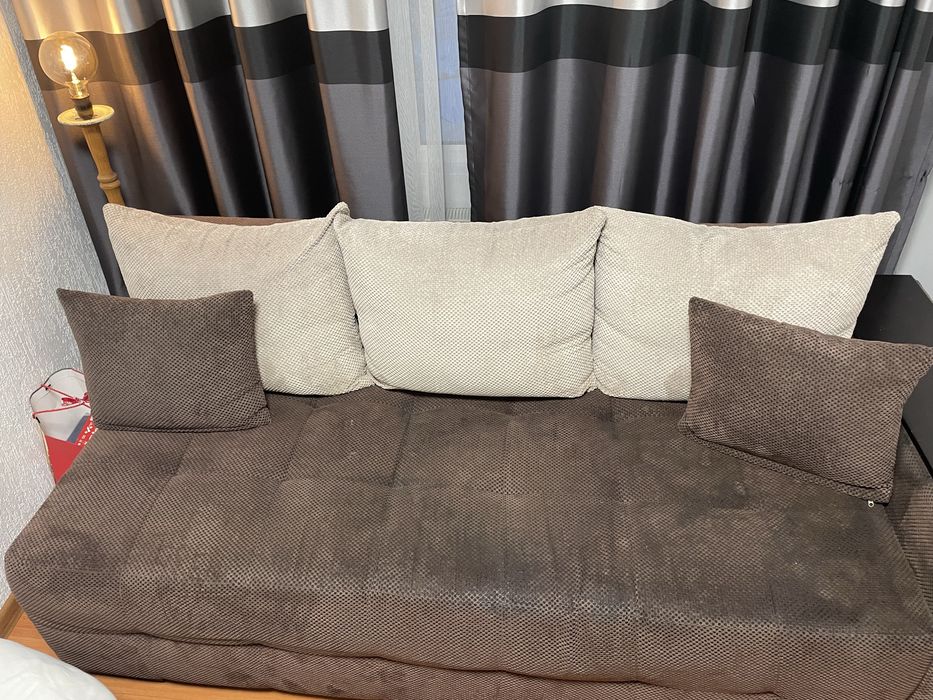 Ъглов диван в кафяво и бежово