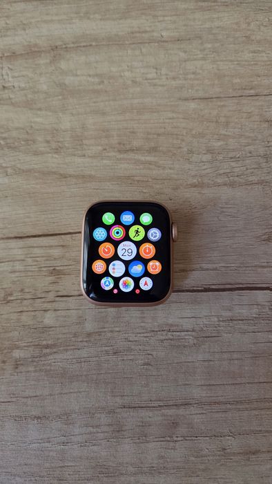 Apple Watch SE - Gold - 40mm - 87% Батерия