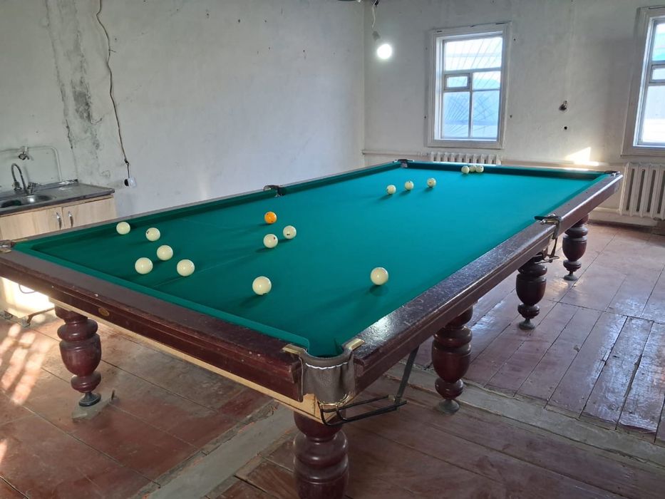 Уютный бильярдный зал
