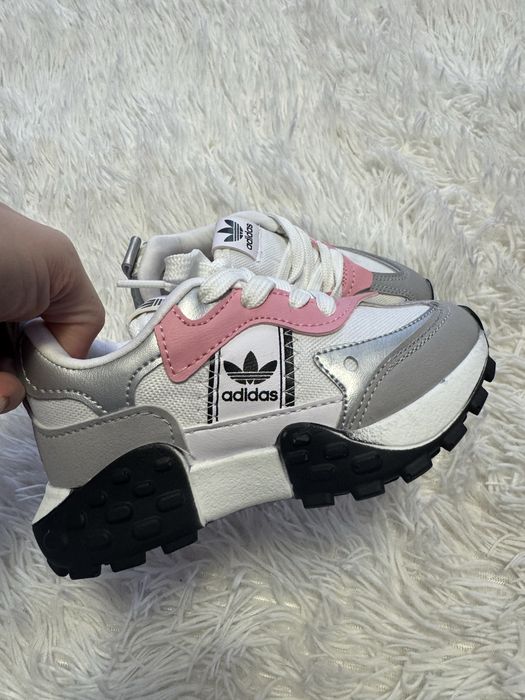 Нови адидас турски маратонки