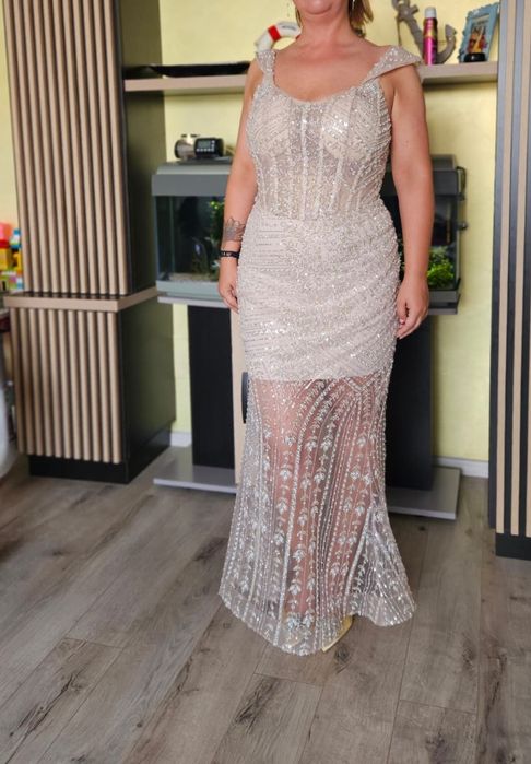 Rochie elegantă bijuterie cu corset la spate