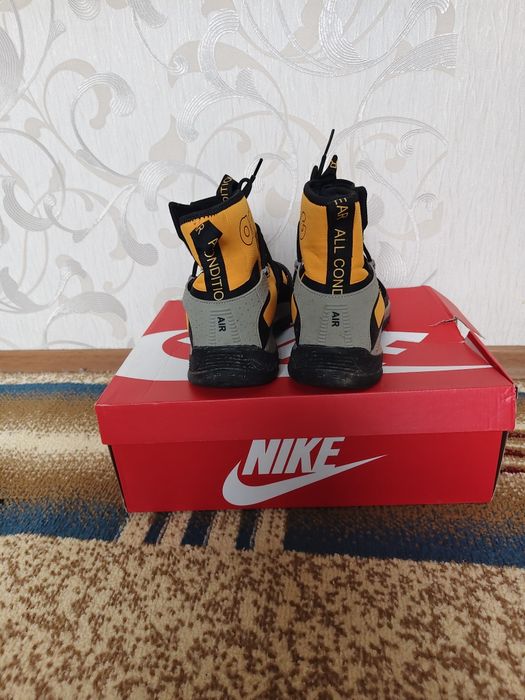 Продам зимние кроссовки 44-45р
