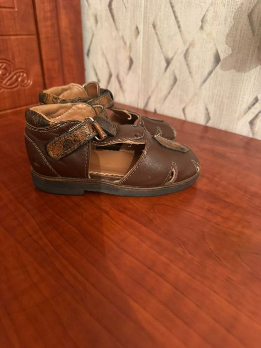Продам сандали для мальчика