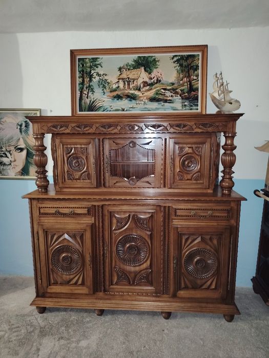 Mobilier din lemn masiv vintage, comodă, bufet , biblioteca