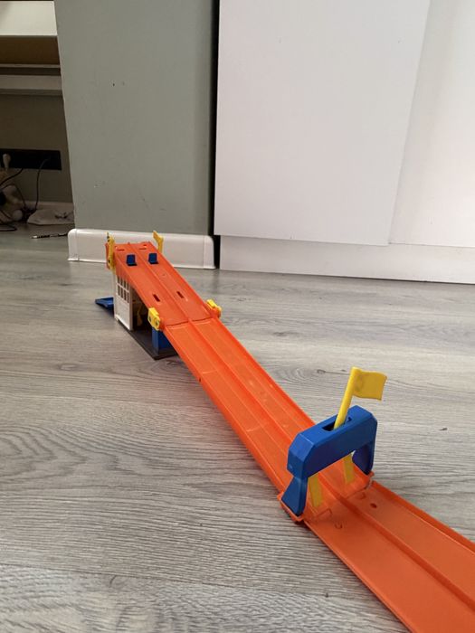 Hot Wheels гоночный трэк на 2 машинки