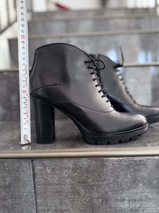 Vand botine negre de piele masura 38