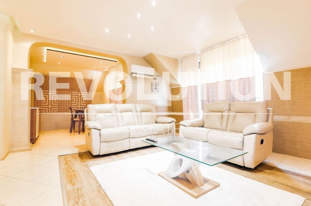 Тристаен апартамент в района на Център!