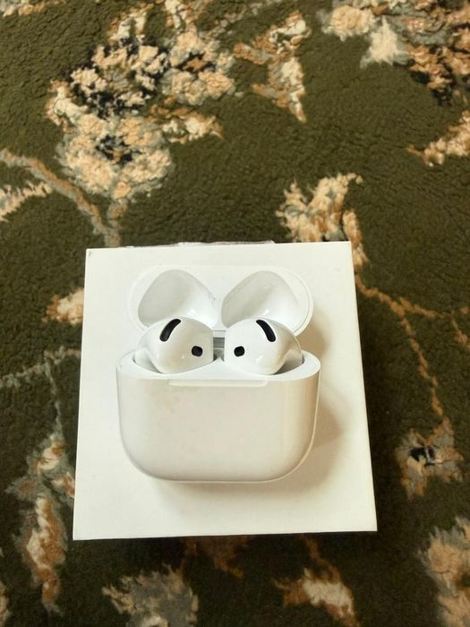Продам Apple Airpods 4