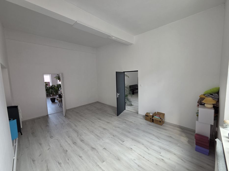 De închiriat spațiu pentru salon/birou/alte activități
