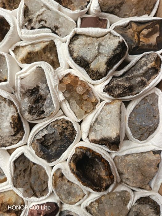 Кутия с минерали