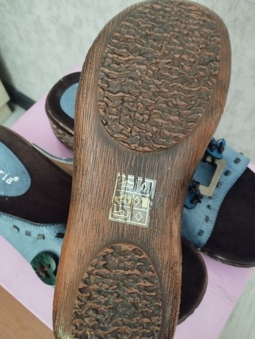 Продам летние босоножки и сабо