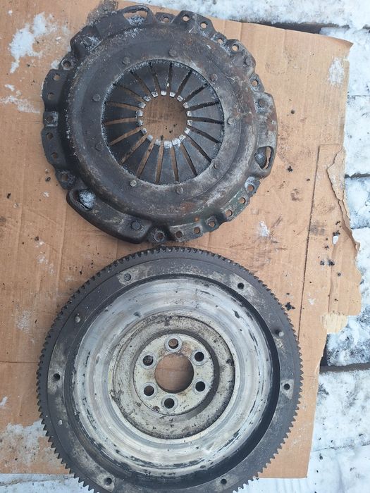 Маховик в сборе на Фольксваген Пассат б3-б4  объём 1.8