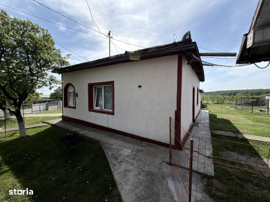 Casa noua  cu etaj+ casa renovata in Cucorani