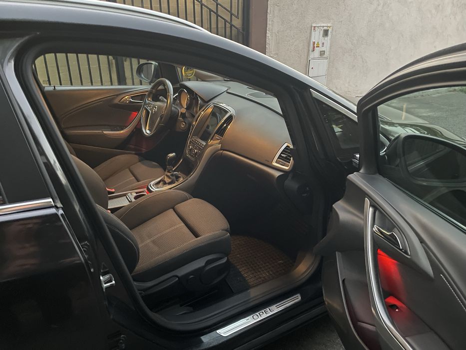 Opel Astra J - 1.7 dti - 2012