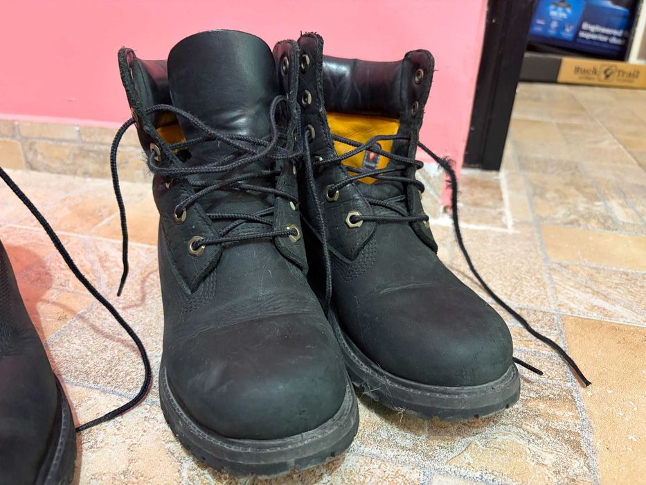 Черни туристически обувки/маратонки Timberland, размери 42 и 37.