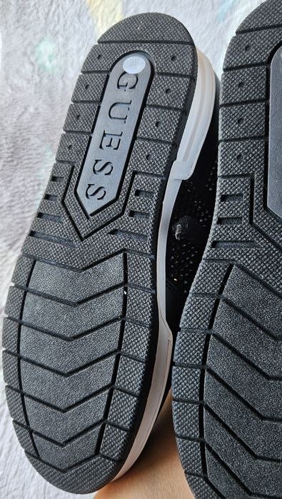 Маратонки Guess  нови