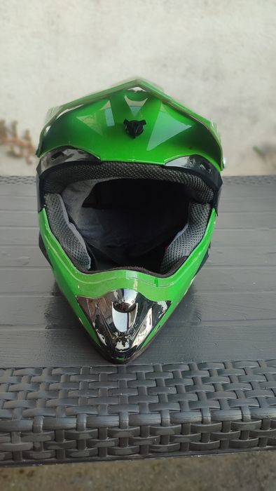 Продавам каска Monster