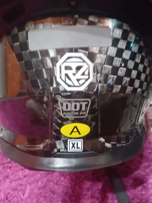 Vând cască de motociclist